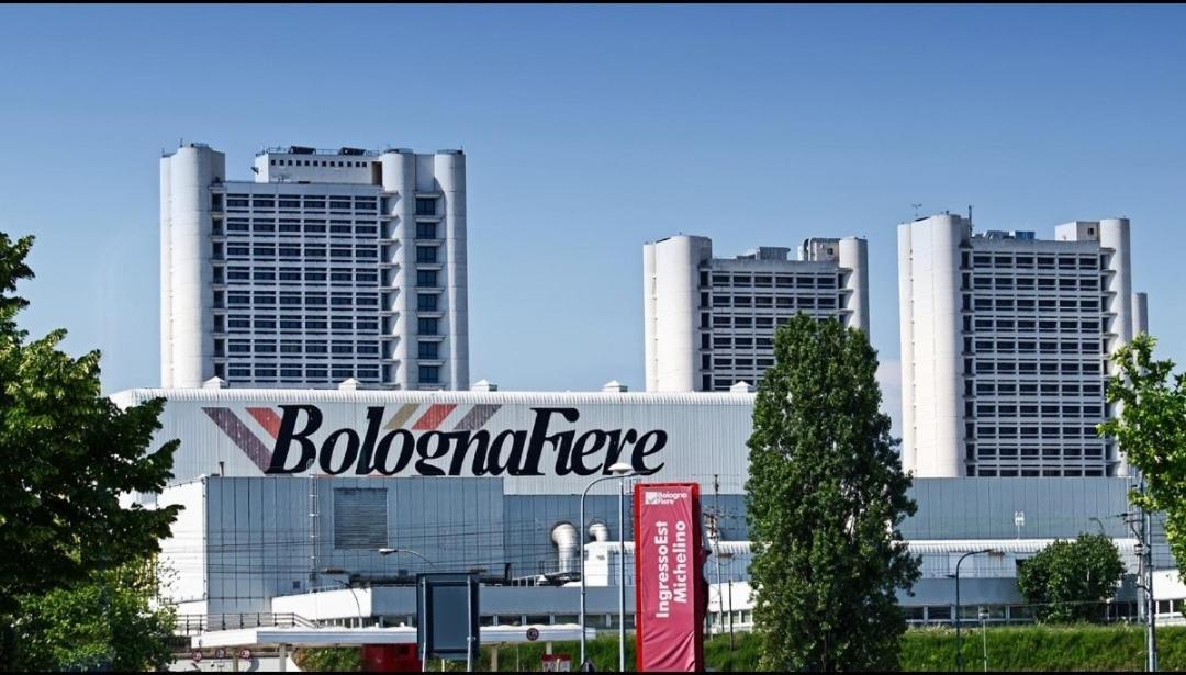 M2Bo Dossetti 27 - Fiera Apartment โบโลญญา ภายนอก รูปภาพ